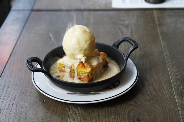 Sizzling Apple Pie with Vanilla Ice-cream