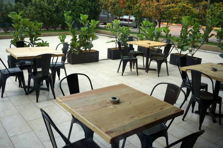 There's an al fresco dining area for those who prefer "fresh air"