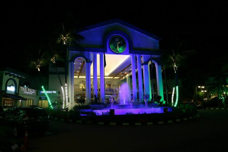 A pic of the Tropicana Golf & Country Resort clubhouse shot with the Canon EOS M3