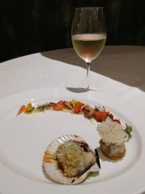 Appetiser- Chilean scallop with garlic sauce, abalone salad & black sesame shrimp bundle