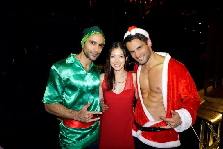 Suzanne was very happy to take a pic with the guys