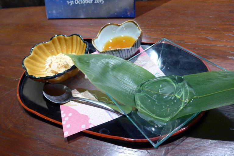 Cut the collagen into small bite size cubes then mix it well with the peanut powder and syrup making it mochi!