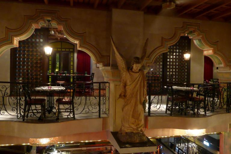 The dining area upstaris