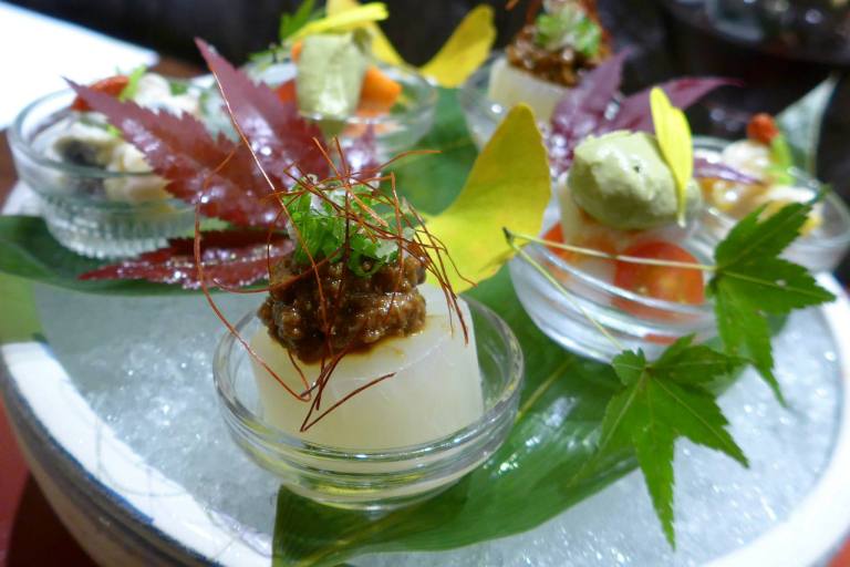 Simmered White Radish topped with Minced Chicken
