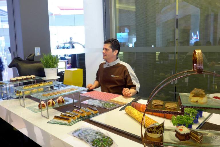 Chef Philippe Kotzky giving a demo on his transfer sheets