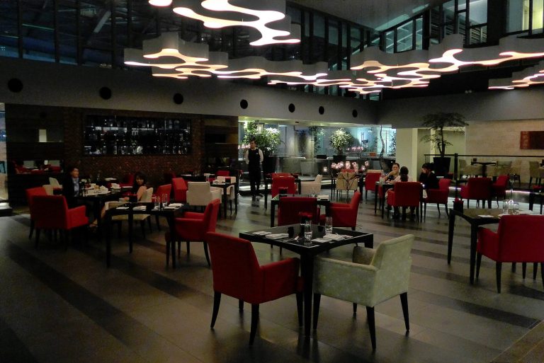 The main dining room still looks the same - a very romantic setting indeed