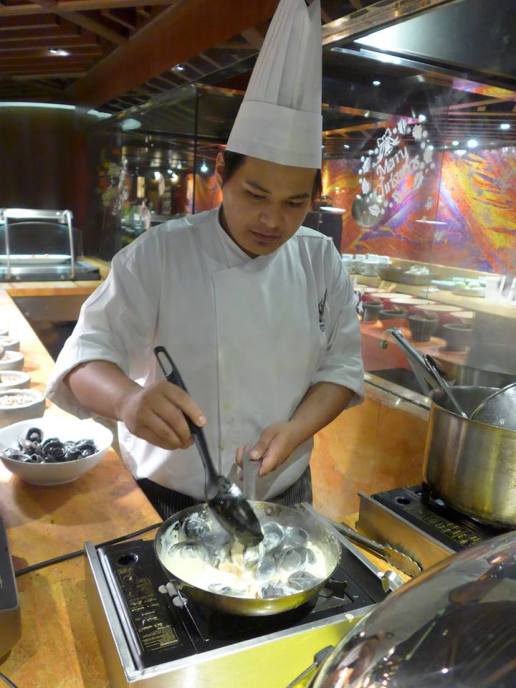 The tortellinis at Villa Danieli were simply amazing. Here's the chef preparing a fresh batch for us.