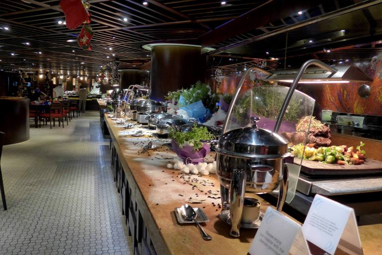 The 100 meter long buffet