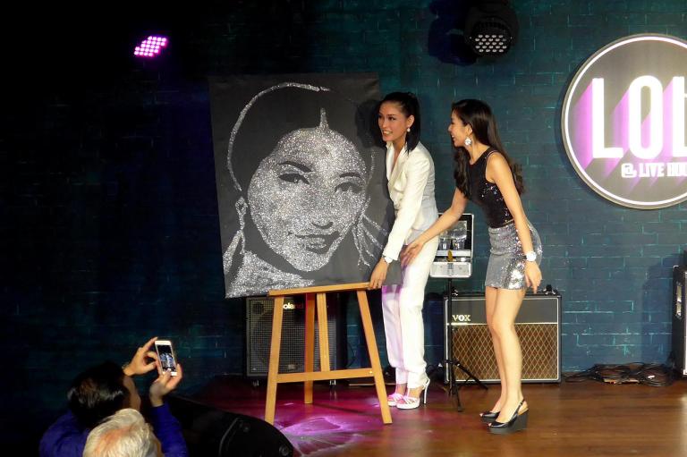 Pretty magician and artist Pinky Loo drew a portrait specially for Amber in 5 minutes