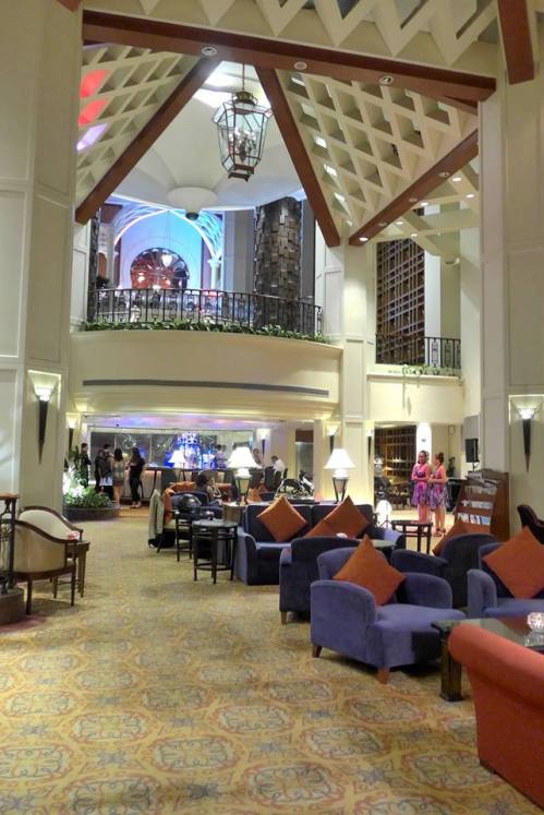 The cosy pavilions lounge which has comfy sofas and an island bar