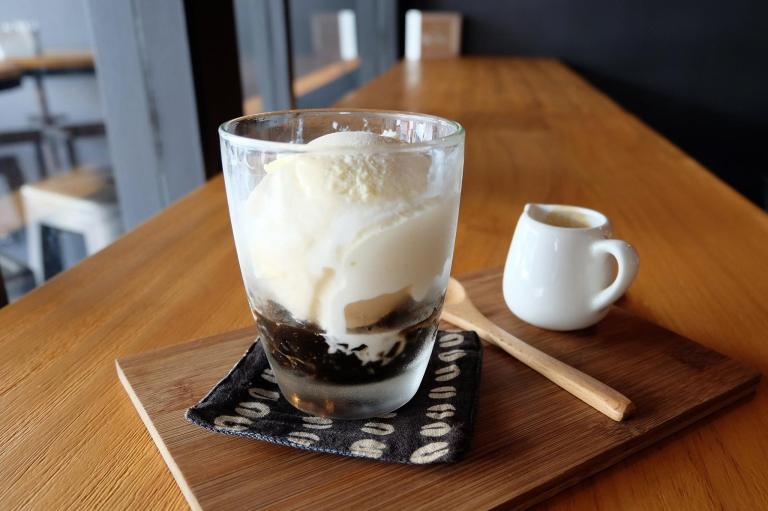 Smooth Criminal - RM16.00 - "it'll steal away your sorrows and kills all your worries" - Haagen Dazs Vanilla Ice Cream + Special Jelly + houseblend espresso
