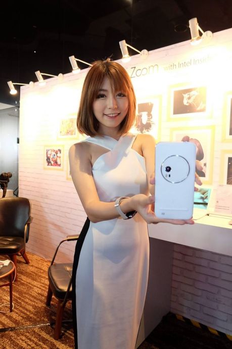 Asus ZenFone Zoom (20)
