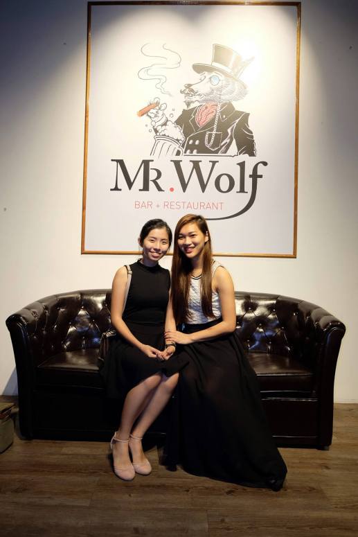 After dinner, we headed up to the bar upstairs to check out the place. Here you can find draught beers, liquors, wines and cocktails and you can order food from the restaurant downstairs