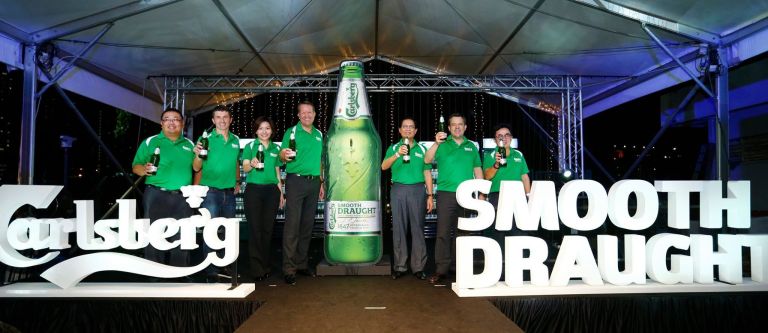 The Carlsberg Malaysia management team officially launching Carlsberg Smooth