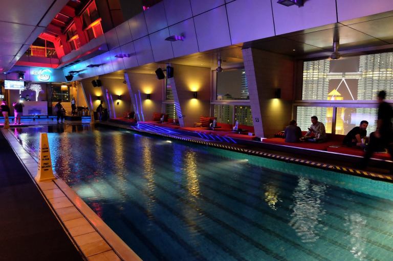 AIX Rose Wine Tasting Skybar Traders Hotel (4)