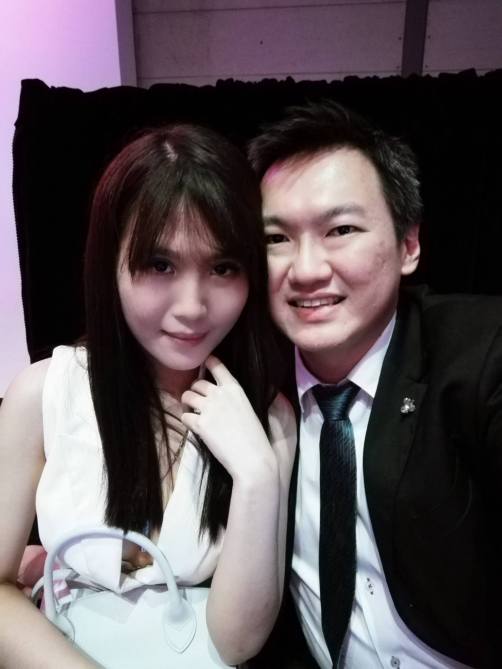 Took this pic with my Huawei P8 which girls love because of its in-camera beauty mode