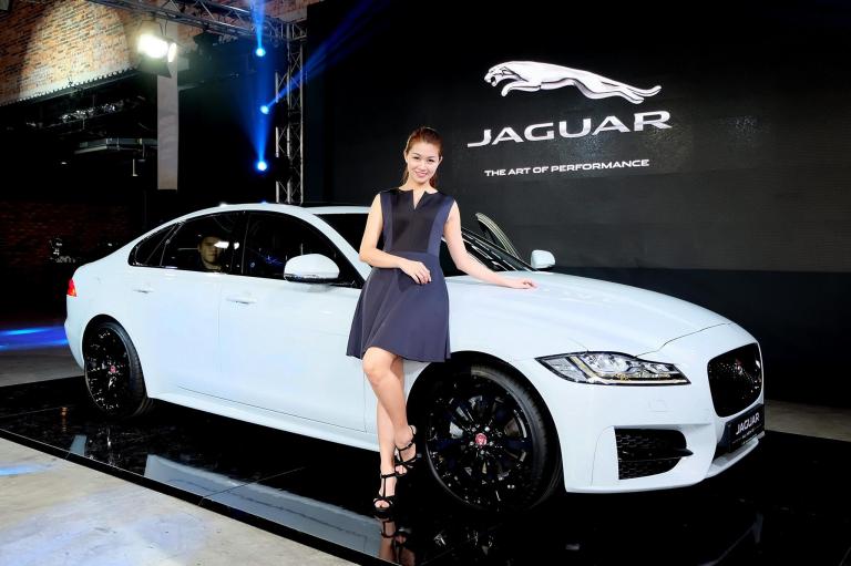 Jaguar XF 2016 (3)