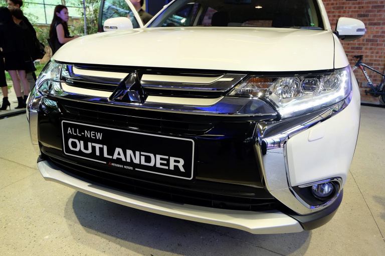The Outlander SUV comes with the ‘Dynamic Shield’ front face, a concept in which the dynamic face expresses powerful performance and reassuring sense of protection shared by generations of Mitsubishi vehicles.
