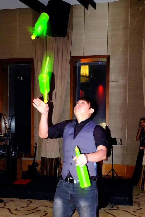 Mixologist David Han showing off his bar flaring skills