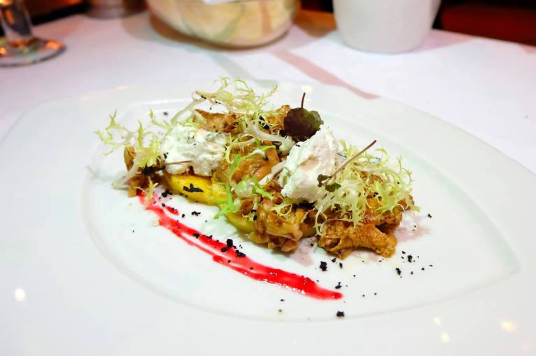 Bruschetta di polenta con finferli e ricotta - Rosemary grill polenta bruschetta with sauté chanterelle and ricotta basil mousse - RM62.00