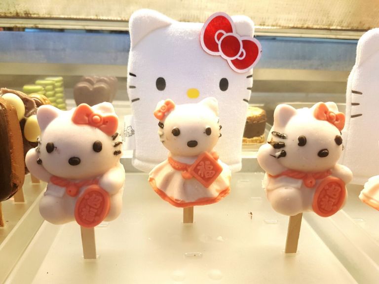 Stick Arts is the official license holder of the World's First 3D flower bouquet Hello Kitty.