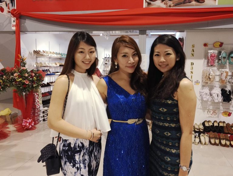 Lin Lin, Sarah and Grace using the rear camera in rather dim lighting