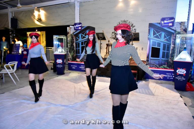 A French inspired dance performance to kick off the night's activities