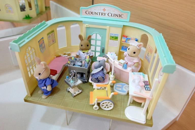 Some cute props in her room to calm nervous children