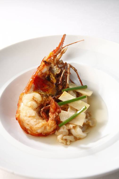 renaissance-hotel-kuala-lumpur-king-prawn-with-ginger-and-scallion-flat-noodles