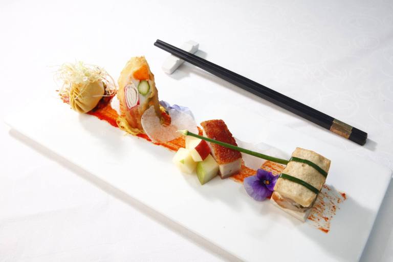 renaissance-hotel-kuala-lumpur-xo-fortune-money-bag-with-bean-curd-folder-crispy-pork-belly-with-apple-seafood-wrapped-in-rice-paper