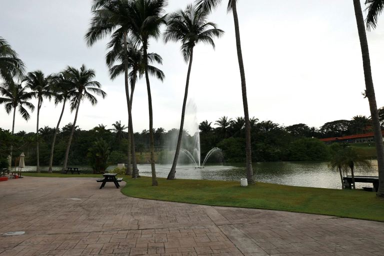 I arrived early and while waiting for my partner in crime to arrive decided to test out the Leica D-Lux (typ 109) that I was reviewing