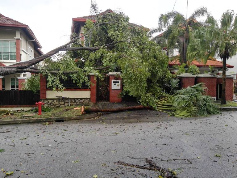 storm-damage-in-petaling-jaya-selangor-8
