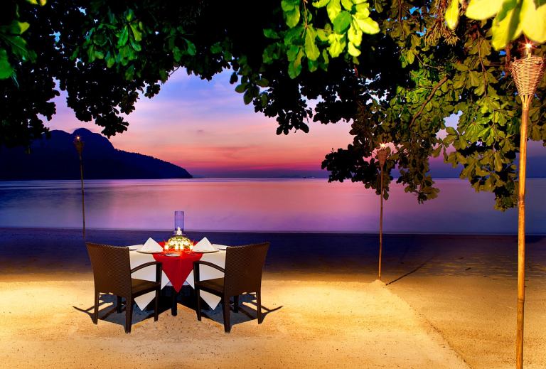 the-andaman-romantic-dinner-on-the-beach