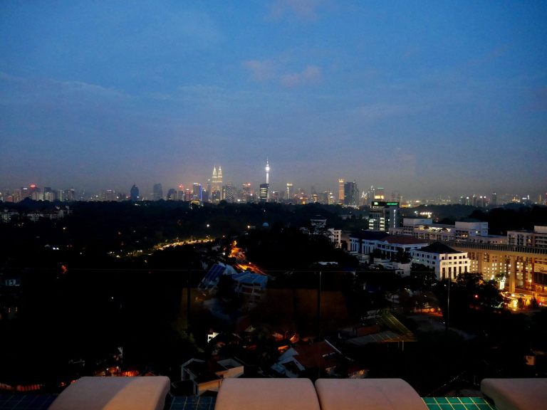 And finally, a handheld night landscape shot from the balcony of BABE in Damansara Heights. It was actually much darker in reality than it looks in the photo (I didn't increase the brightness in post-editing).