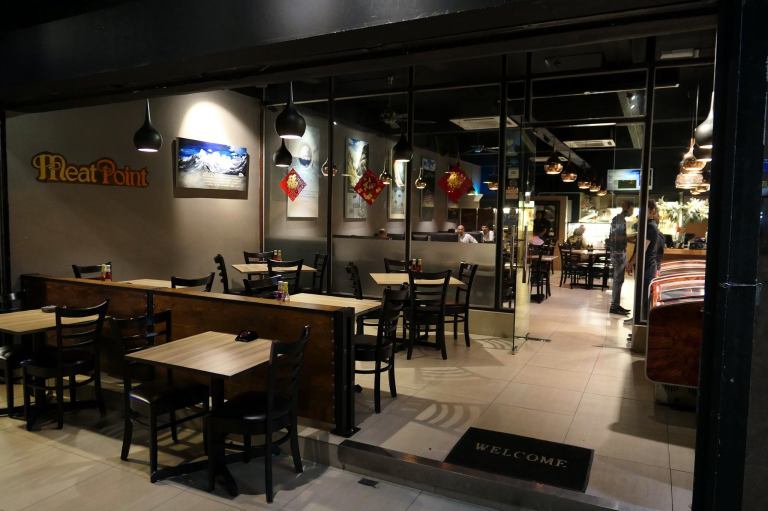 The establishment has both an air-conditioned indoor dining area and an al fresco open air dining area