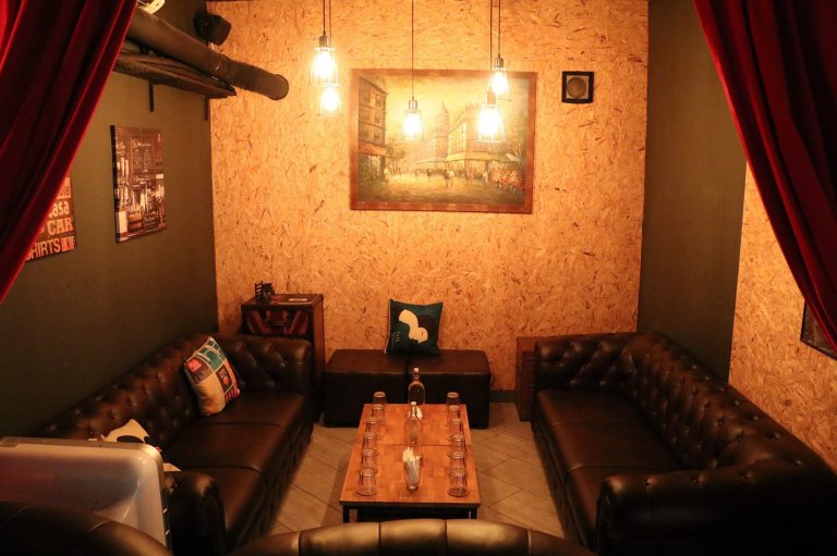 Apart from the high tables, there are also sofas to lounge in