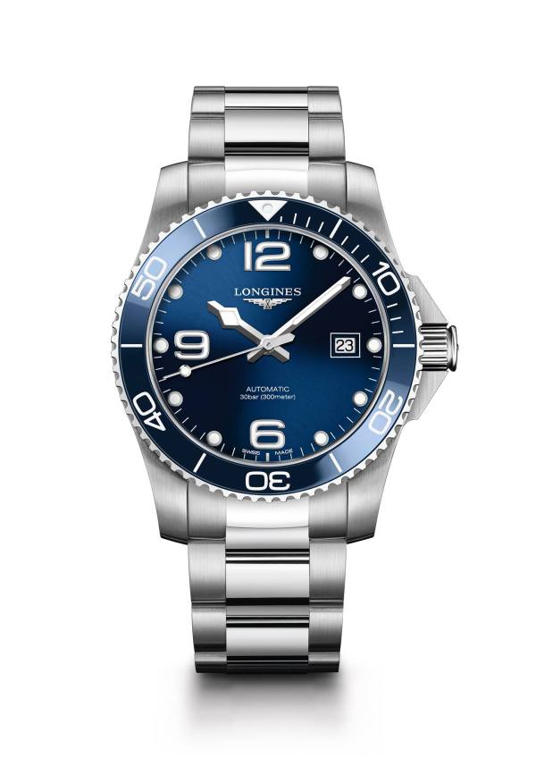 This 41 mm diameter Longines HydroConquest model with a blue sunray dial features a self-winding mechanical movement, mounted on a stainless steel bracelet.