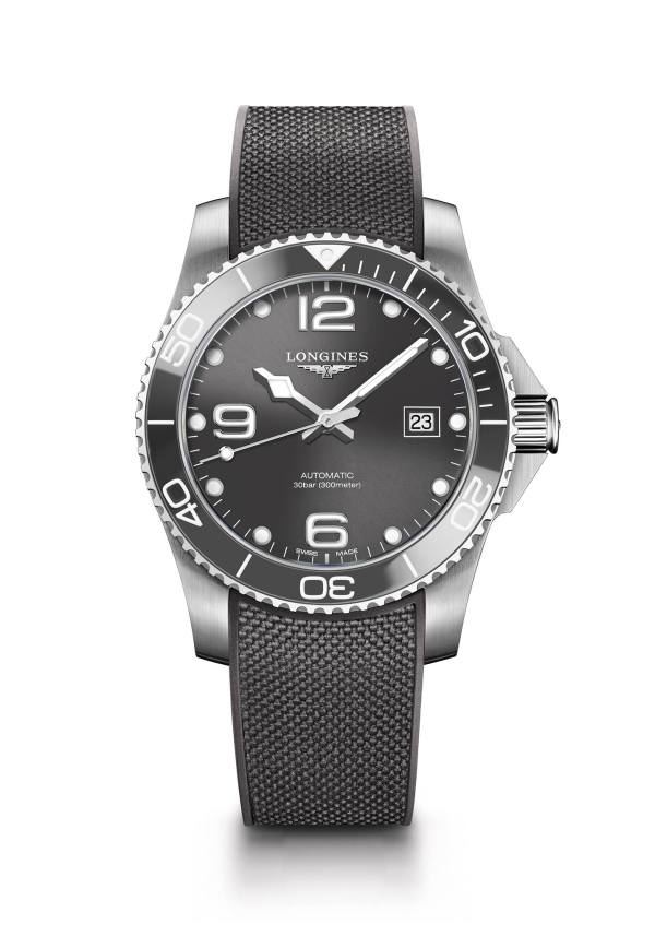 This 41 mm diameter Longines HydroConquest model with a grey sunray dial features a self-winding mechanical movement, offered with a grey rubber watch strap