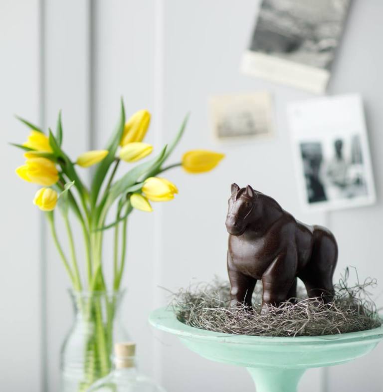  1KG solid chocolate Botero “Horse”