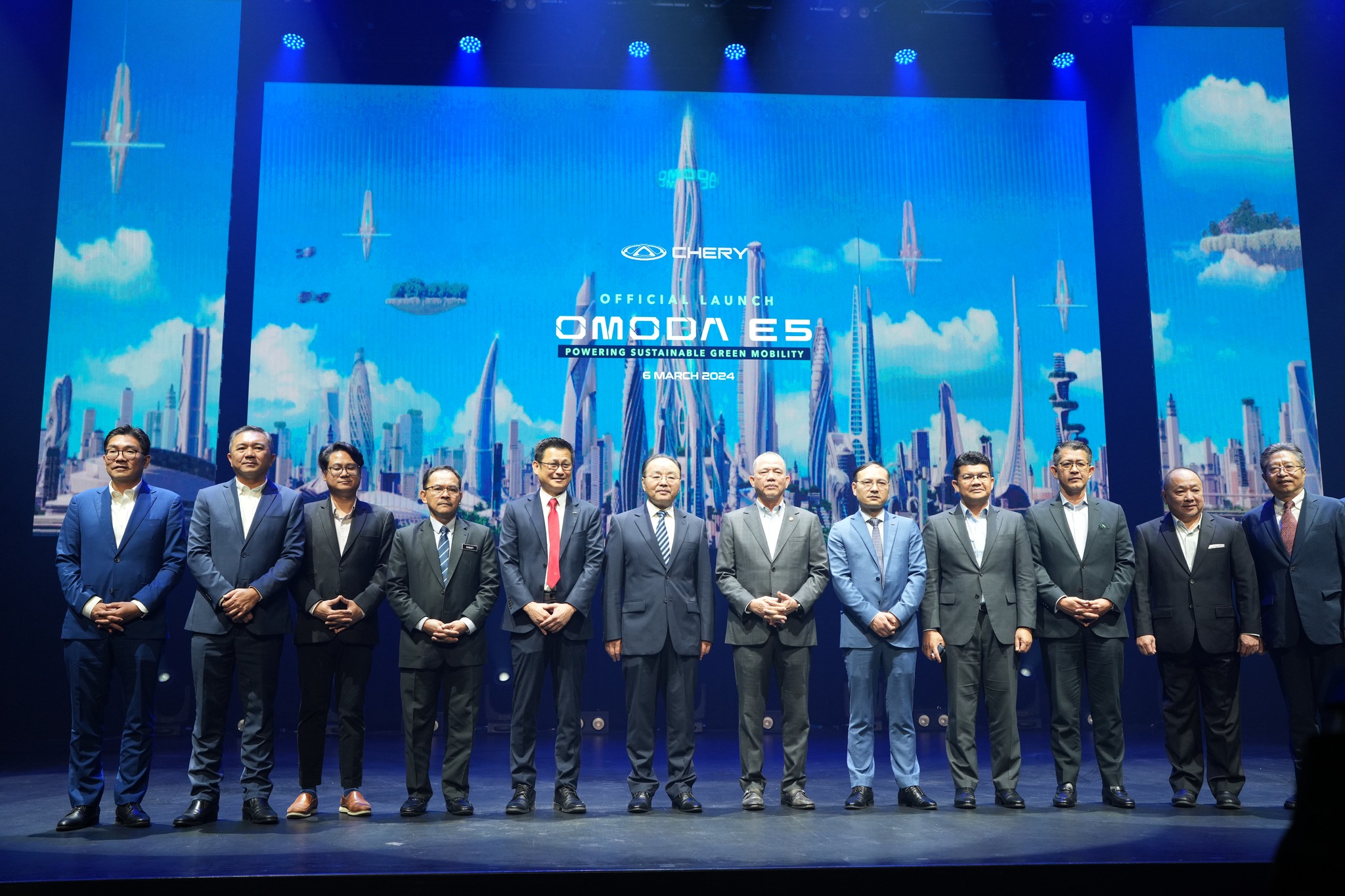 Dato' Sri Haji Fadillah Bin Haji Yusof, Deputy Prime Minister of Malaysia, (sixth from left) His Excellency Mr Ouyang Yujing Ambassador Extraordinary