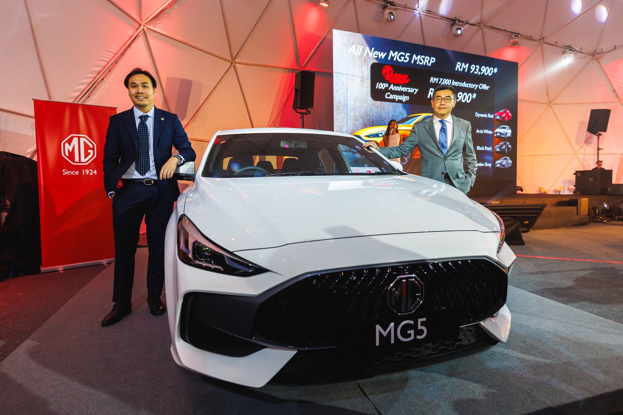 Mr Emory Qi and Lee Wen Hsiang_Arctic White