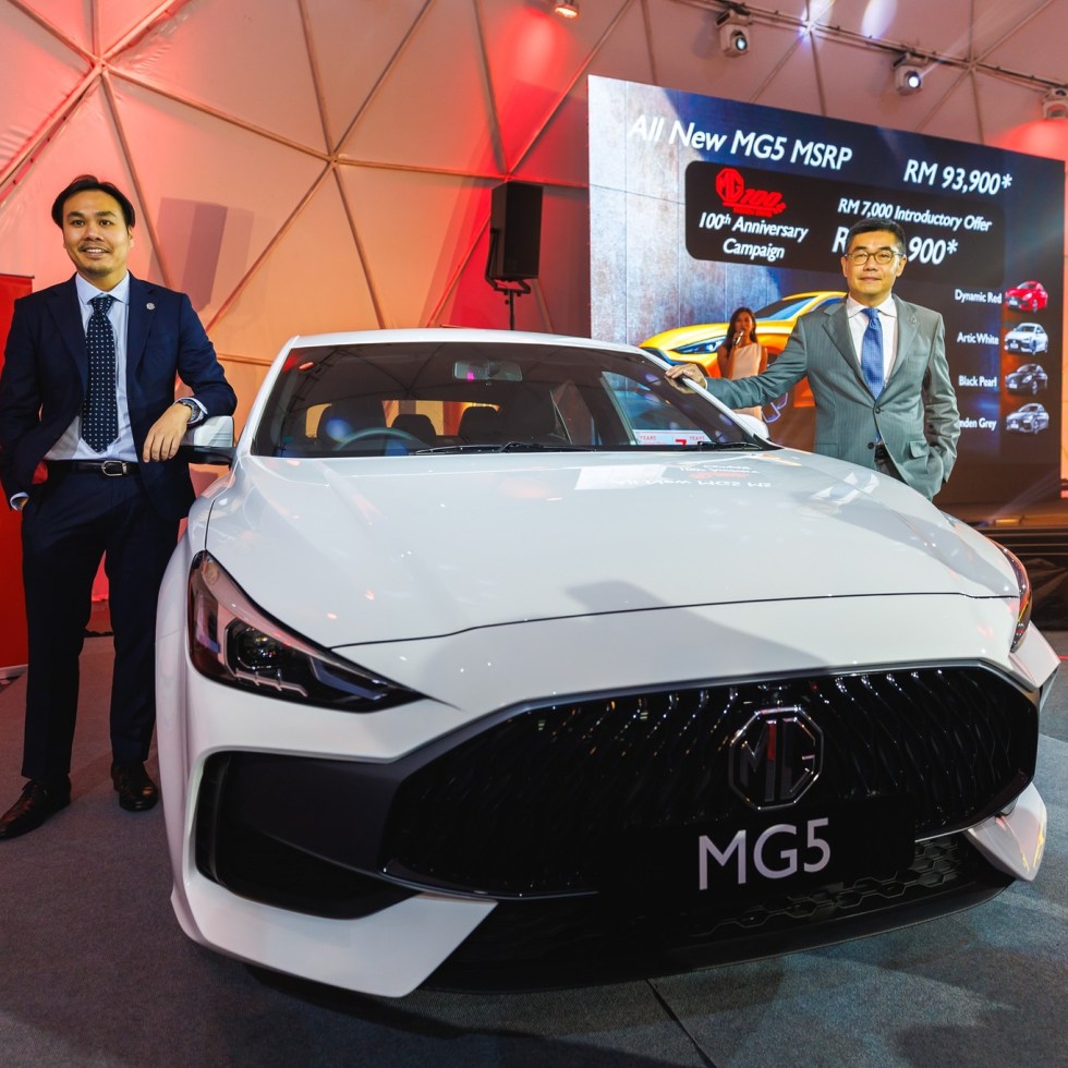 Mr Emory Qi and Lee Wen Hsiang_Arctic White