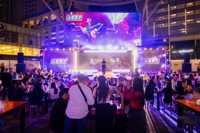 Tang Ping performers at Tiger Town