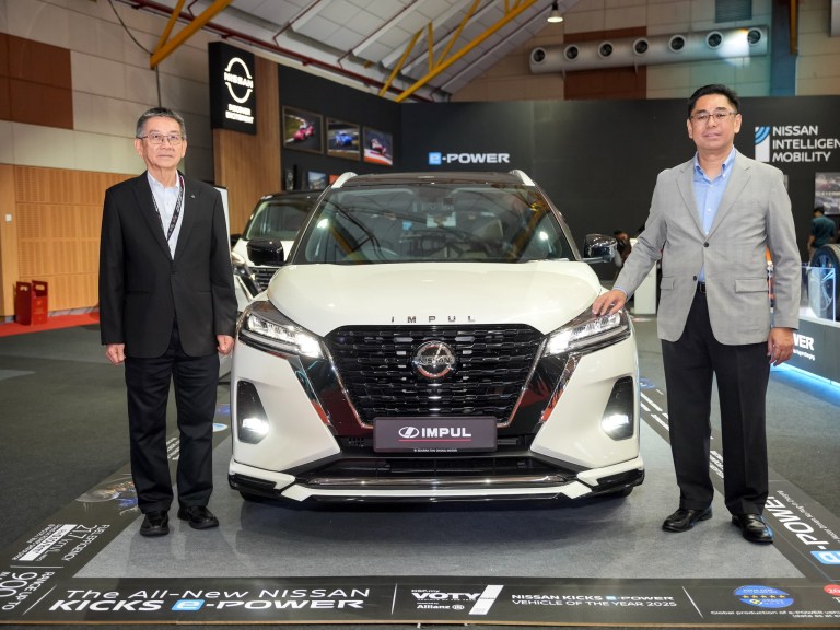 Mr Khoo & Mr Daniel posed with the New Nissan KICKS e-POWER IMPUL Edition