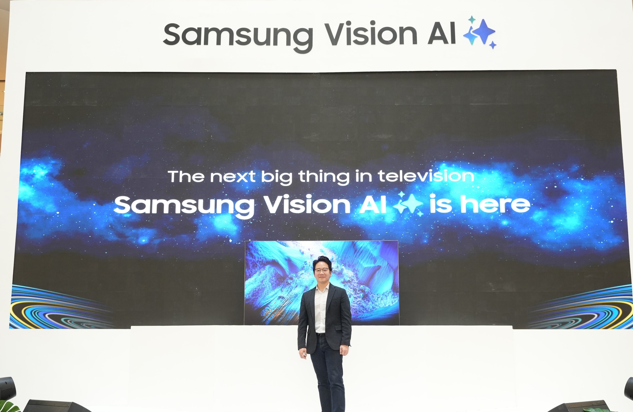 Charles Kim, President of Samsung Malaysia unveiling the latest AI TV lineup powered by Samsung Vision AI