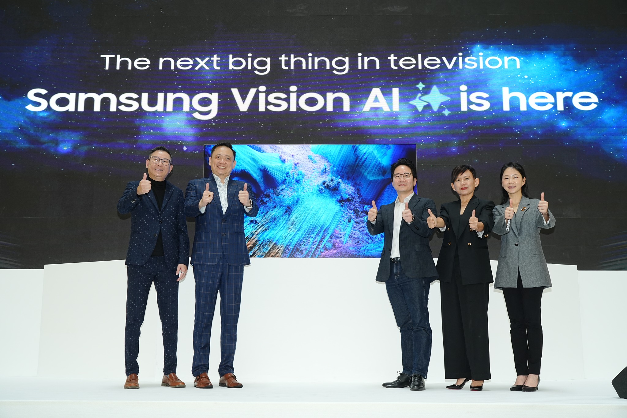 Calvert Yap, Head of TV & Audio Visual of Samsung Malaysia, Steven Koh, Head of Consumer Electronics Division at Samsung Malaysia, Charles Kim, President of Samsung Malaysia, Elaine Soh, Chief Marketing Officer at Samsung Malaysia, and Sunny Choi, Business Director of Samsung Malaysia, officiate the Samsung 2025 AI TV launch