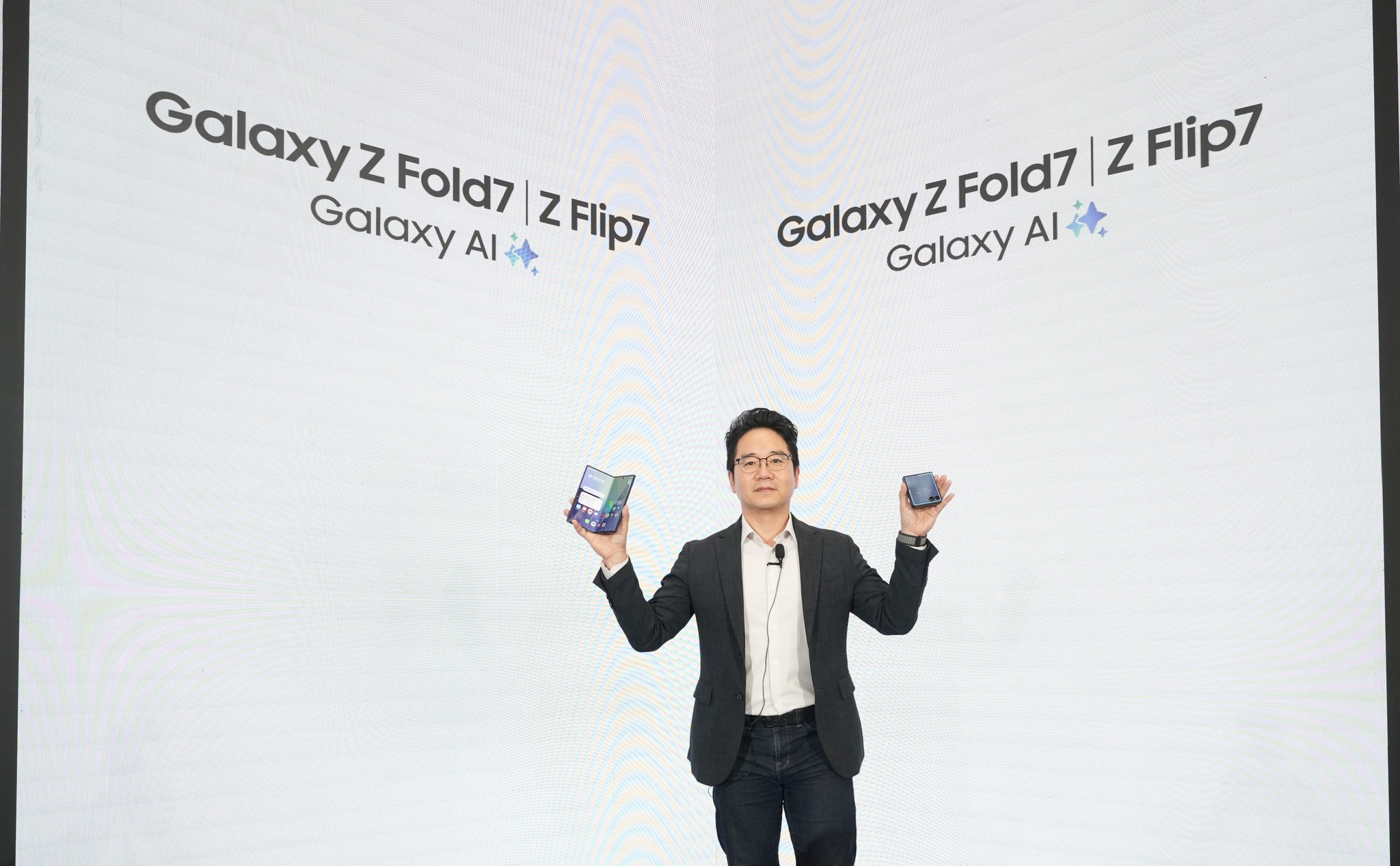 Mr. Charles Kim, President of Samsung Malaysia Electronics, officially introduces the Galaxy Z Fold7 and Galaxy Z Flip7 to Malaysia