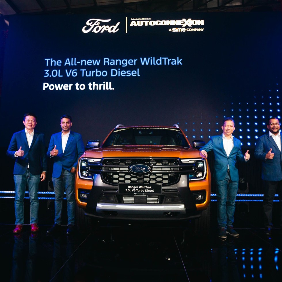 Jeffrey Gan, Managing Director Southeast Asia, Navin Gulati, Sales Zone Manager, Ford Asia Pacific Distributor Market, APDM, Turse Zuhair, Managing Director of Auto ConneXion-Ford, and Syed Ahmad Muzri Syed Faiz, Managing Director, Inokom & Distribution Malaysia unveiling the all-new Ford Ranger WildTrak 3.0L V6 Turbo Diesel (left to right)