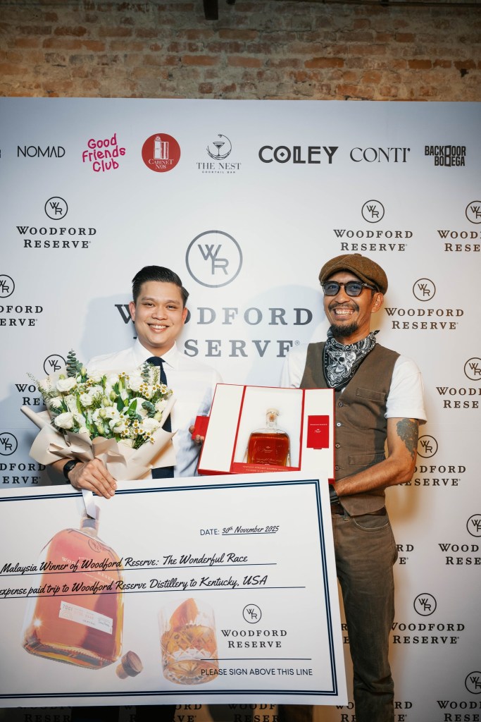 Winner - Ngie Kok Kiong (KK) from Frank’s Bar KL with Judge Kiki Moka (Indonesia_s top bartender from The Cocktail Club) - Shot 2Winner - Ngie Kok Kiong (KK) from Frank’s Bar KL with Judge Kiki Moka (Indonesia_s top bartender from The Cocktail Club)