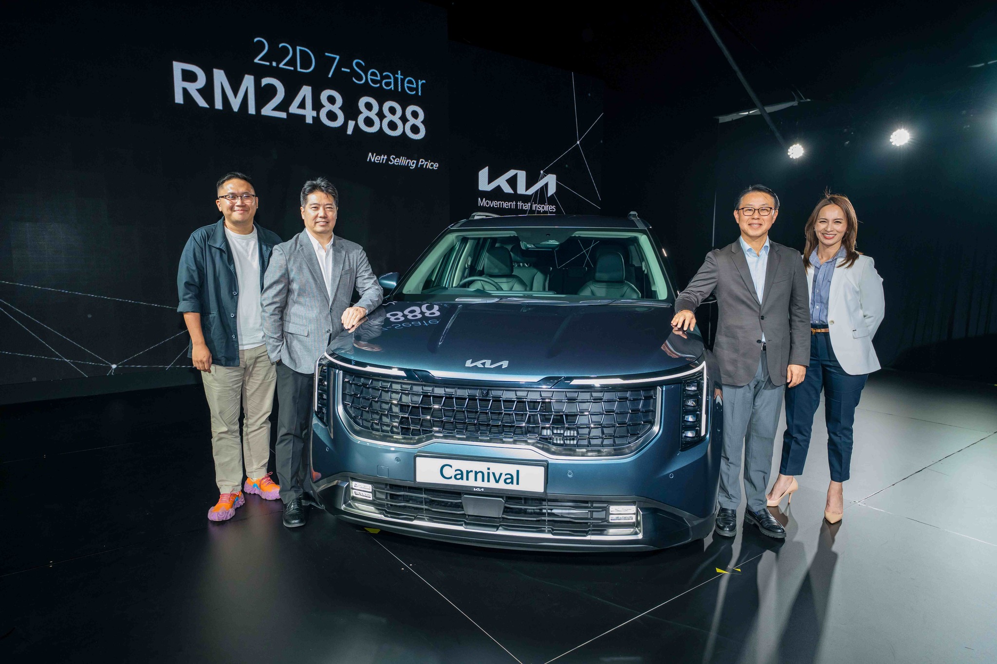 Kia Sales Malaysia Product Manager, Faiz Bahruddin; Kia Sales Malaysia President & CEO, Hyung Ho Kim (Mr Kim); Kia Asia Pacific President & CEO, Kiseok Ahn (Mr Ahn); Kia Sales Malaysia Managing Director, Emily Lek. 